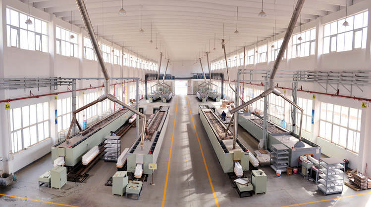 热烈庆祝湖南维多利亚老品牌vic新厂七号、八号窑乐成燃烧